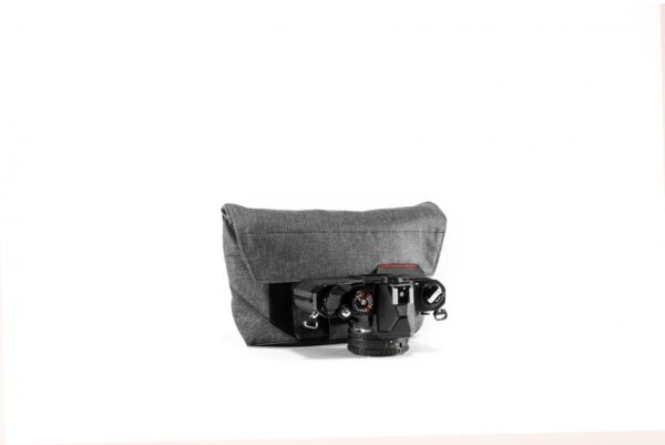 peakdesign-field-pouch-charcoal