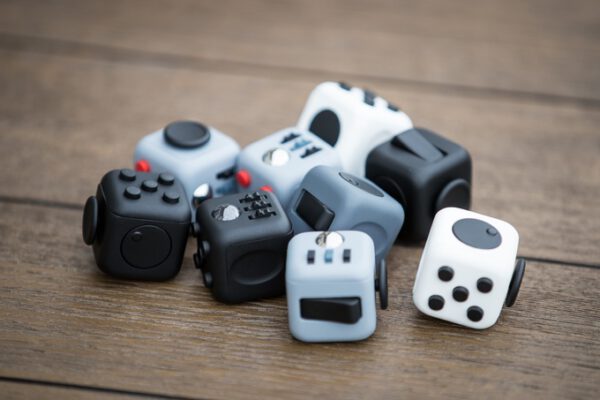 สินค้าหมด Fidget Cube ของเล่นสำหรับคนที่มีอาการมืออยู่ไม่สุข